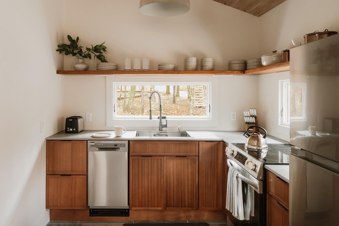 Modern wood kitchen cabinets